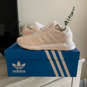 Adidas Swift Run leopard print